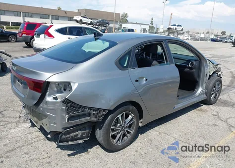 2022 Kia Forte Lxs z USA, uszkodzony, nr VIN 3KPF24AD1NE451160
